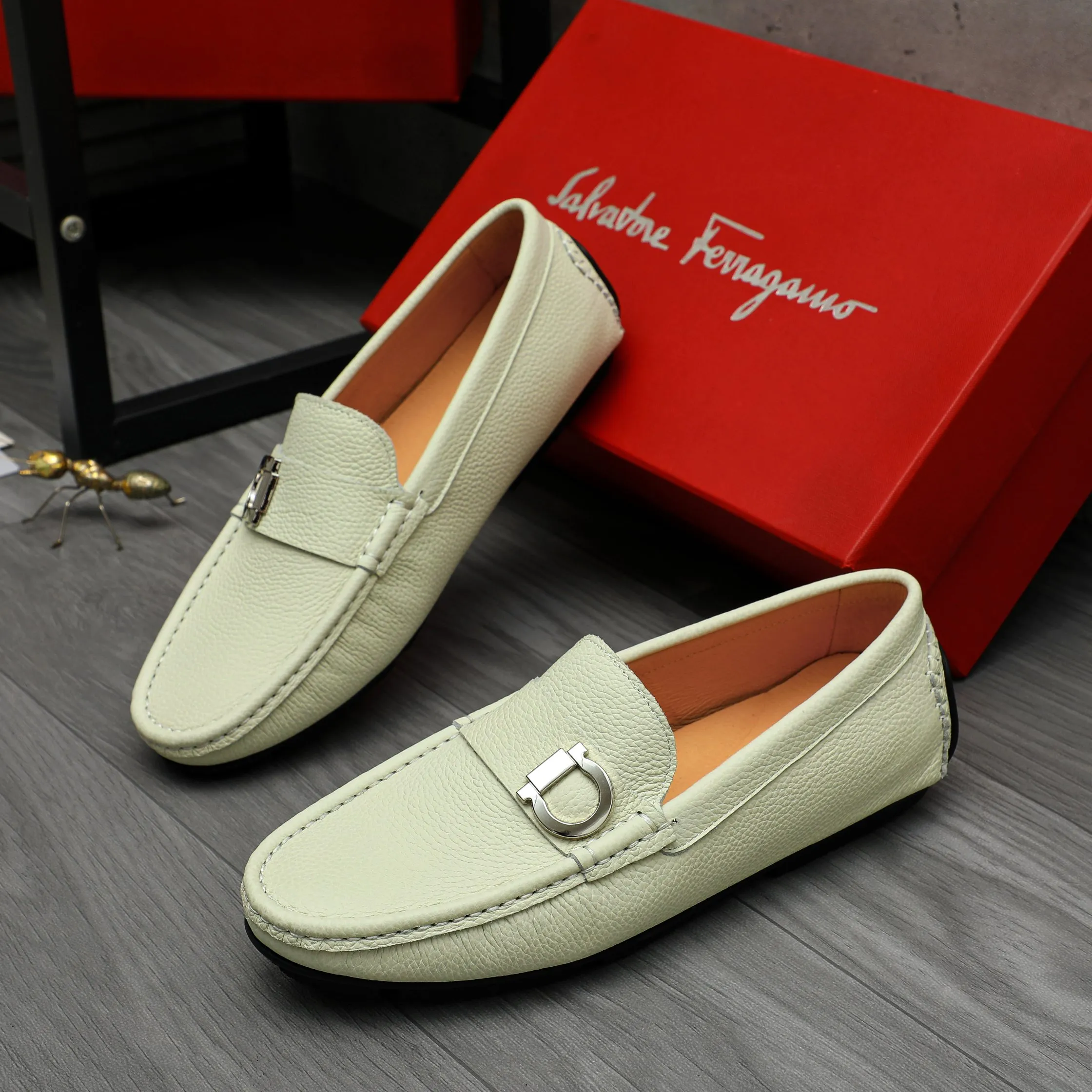 Men's shoes 💰380 Product trademark: Ferragamo "Ferragamo" casual slip-on shoes Regular size: 38-45 (45 is custom-made and non-returnable) Product materials: Selected high-quality pebbled cowhide upper, pigskin lining, rubber outsole